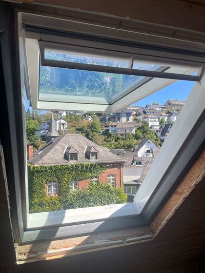 Ausblick durch das neue Dachfenster über Eltville